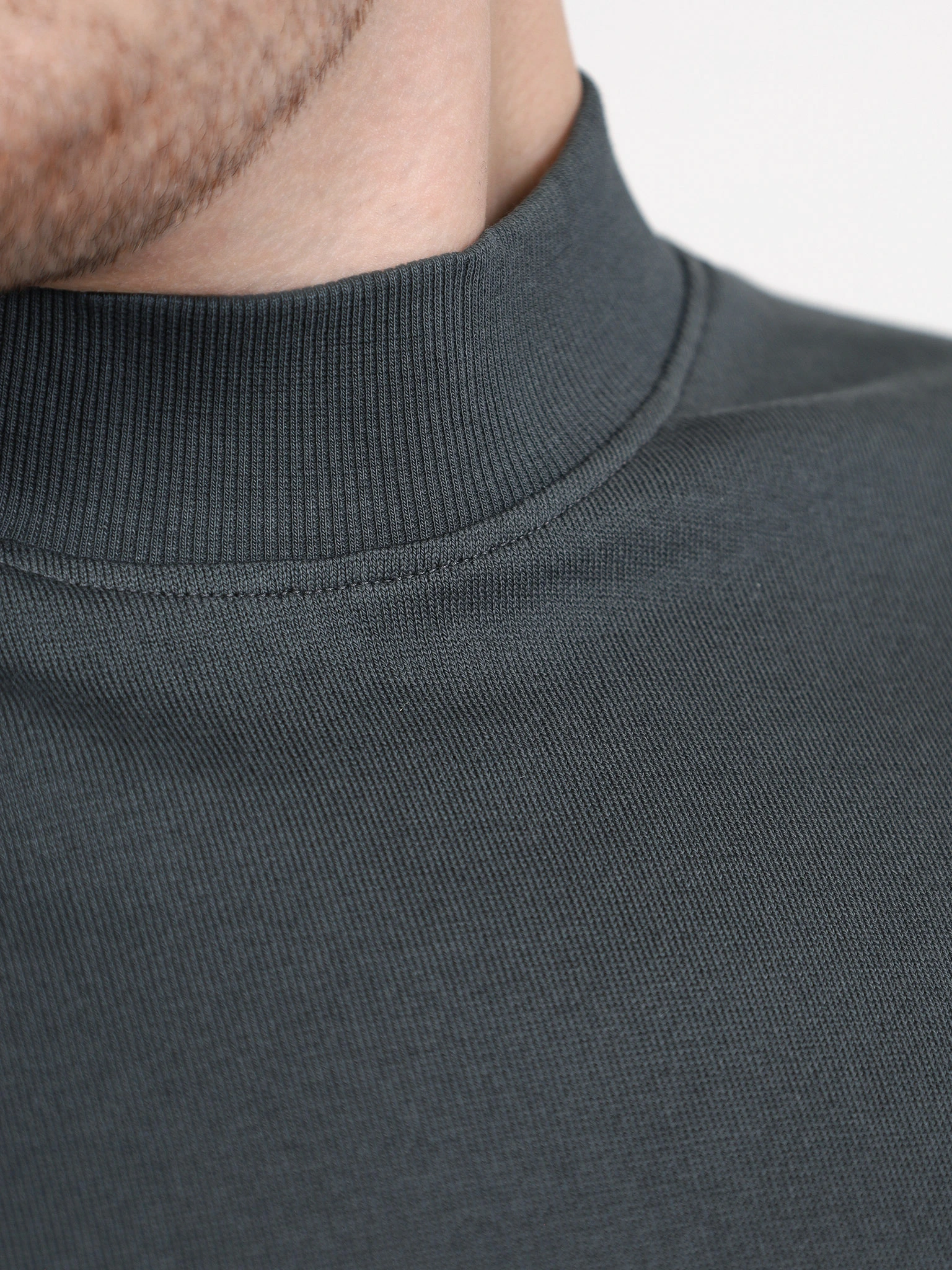 Футболка зеленого цвета из хлопка с длинным рукавом